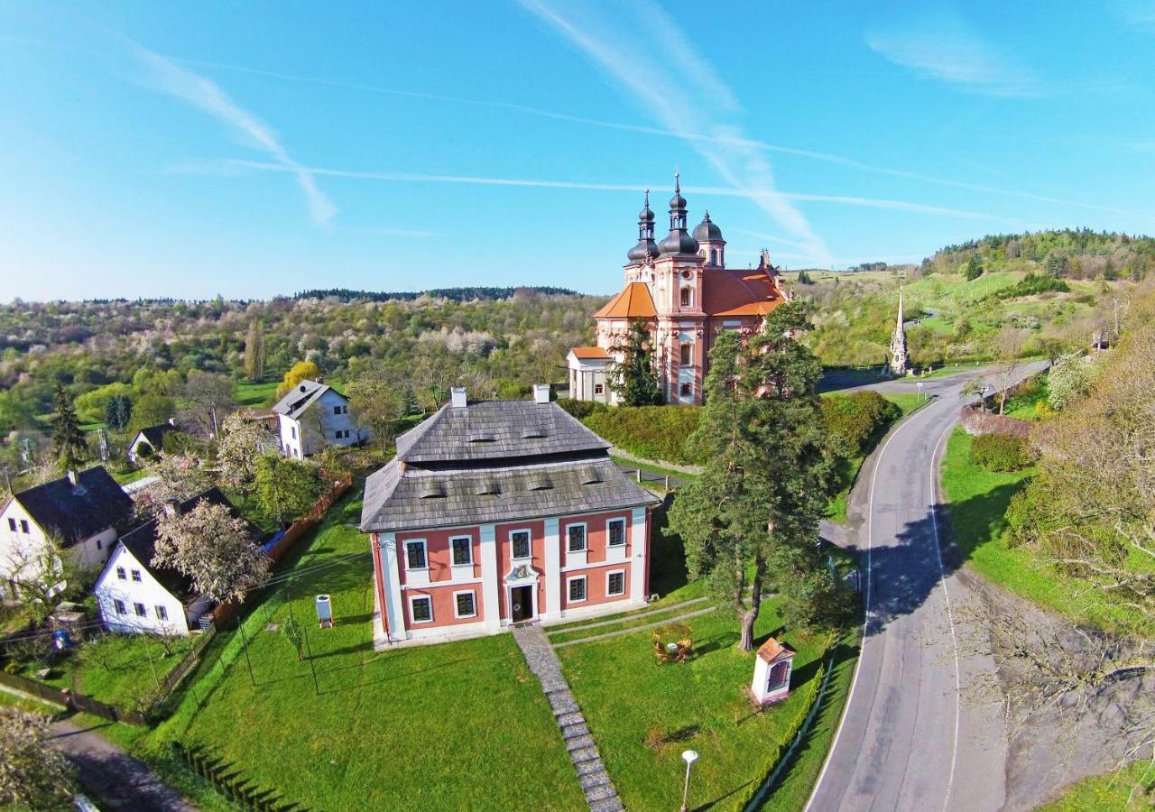 Dum Zameckych Kaplanu Hotel Valec Eksteriør billede